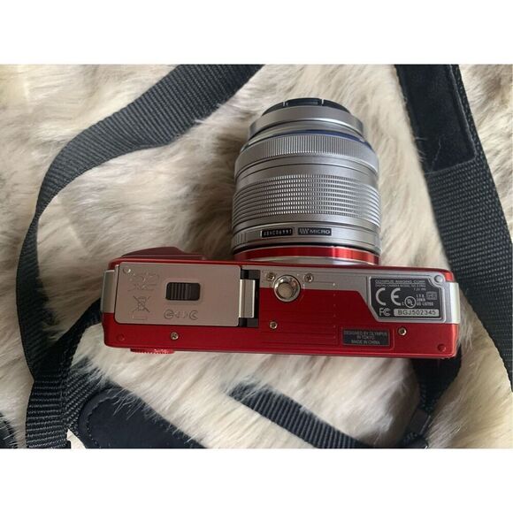 Olympus PEN Mini E-PM2 Digital Camera Including Lens 14-42mm and 40-150mm - Picture 5 of 10